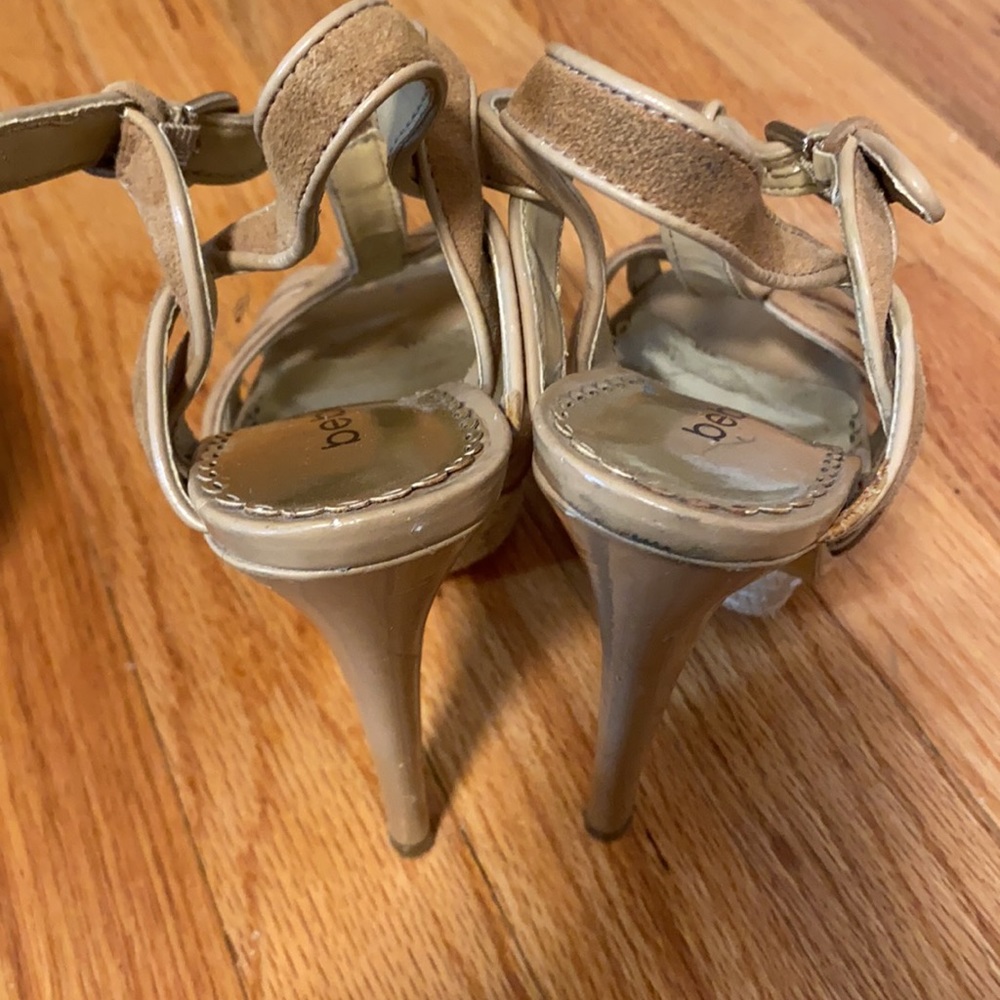 Be e platform sandals. - Picture 3 of 6